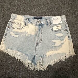 Womens Aero shorts
NWT!